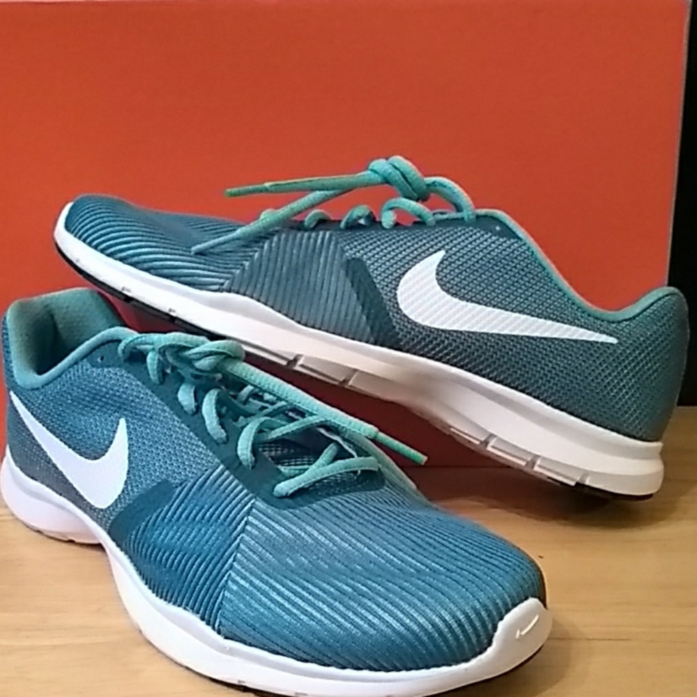 NIB Womens Nike training flex bijoux sz11 shoes